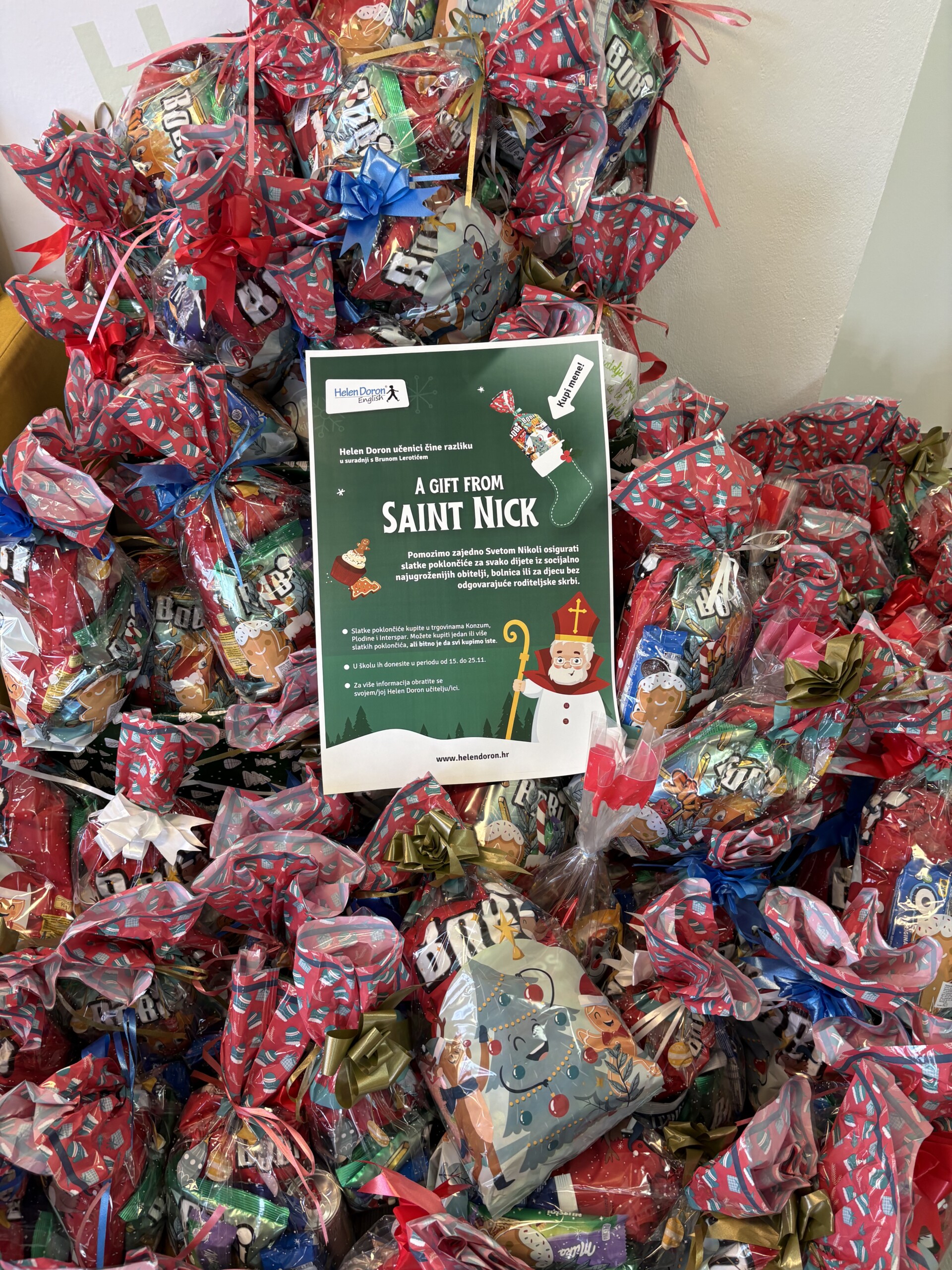 Pročitajte više o članku ❤️ Helen Doron učenici pomogli su Svetom Nikoli donijeti slatkiše potrebitoj djeci! ❤️
